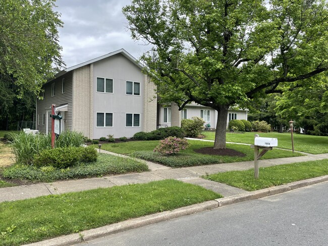 property at 160 Rockleigh Dr