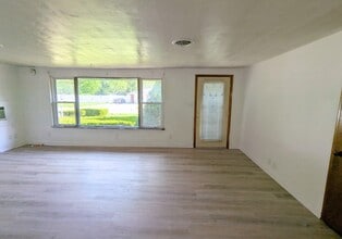 2212 Albert St in Anderson, IN - Foto de edificio - Building Photo