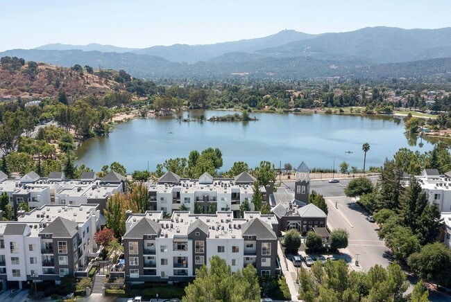 Almaden Lake Village in San Jose, CA - Foto de edificio - Building Photo