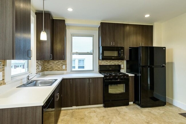 29 Bentley St, Unit SF in Boston, MA - Building Photo - Building Photo