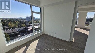 8188 Yonge St in Vaughan, ON - Building Photo - Building Photo