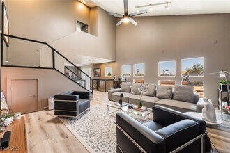 137 S 11th St in Las Vegas, NV - Building Photo - Building Photo
