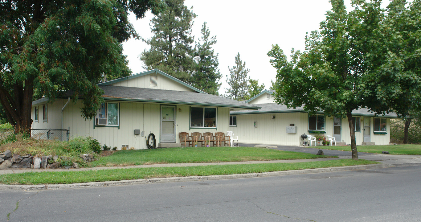 801-811 E Hartson Ave in Spokane, WA - Building Photo