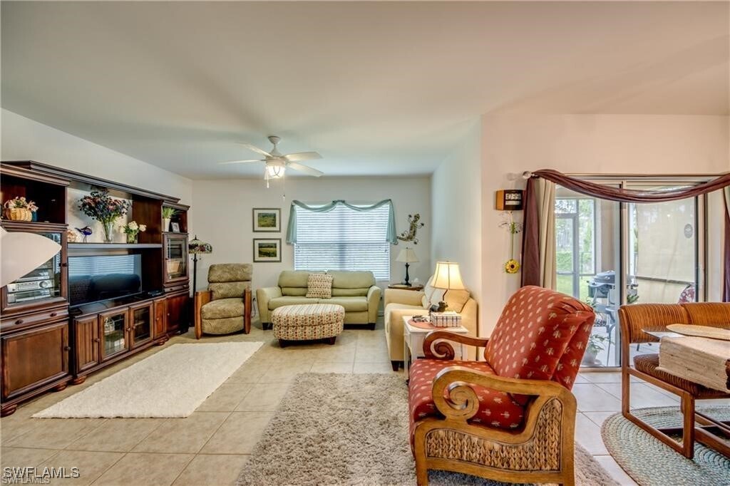 2301 SW 38th Terrace in Cape Coral, FL - Foto de edificio