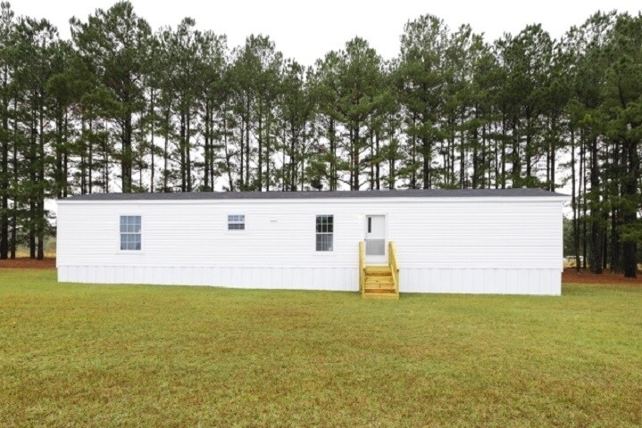 76 Luart Dr in Lillington, NC - Building Photo