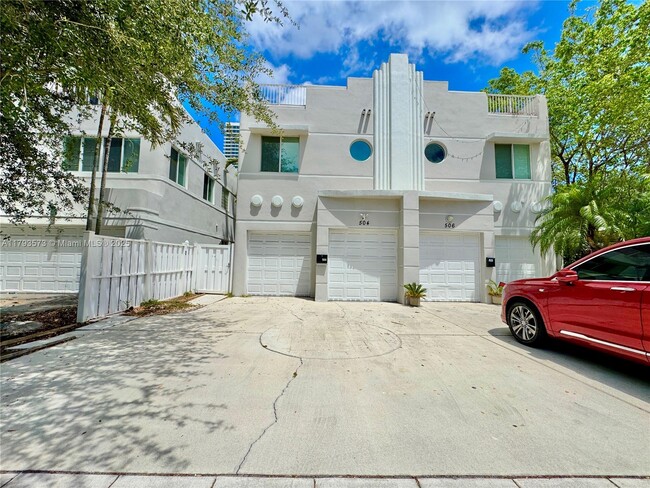 property at 504 SW 4th Ave