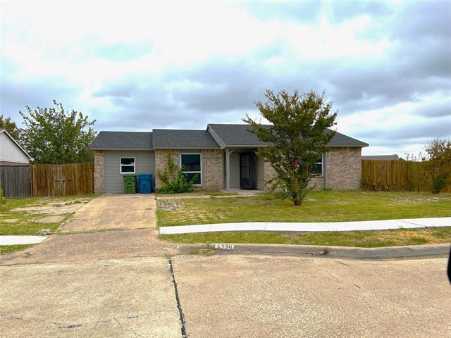 5729 Pearce St in The Colony, TX - Building Photo