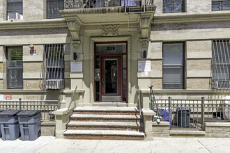 209 W 147th St in New York, NY - Building Photo - Building Photo