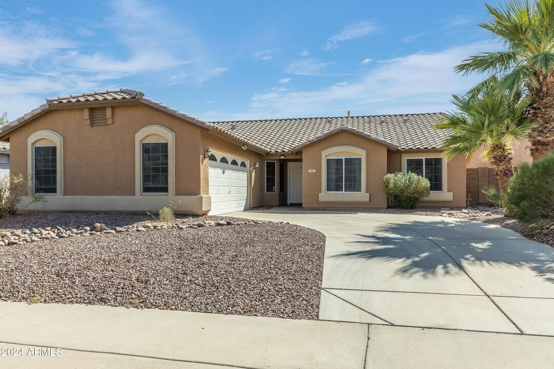 909 E Harwell Rd in Phoenix, AZ - Building Photo
