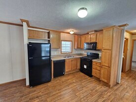 3 Spruce Ln in Weedsport, NY - Building Photo