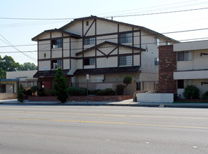 14132 Prairie Ave in Hawthorne, CA - Building Photo - Building Photo