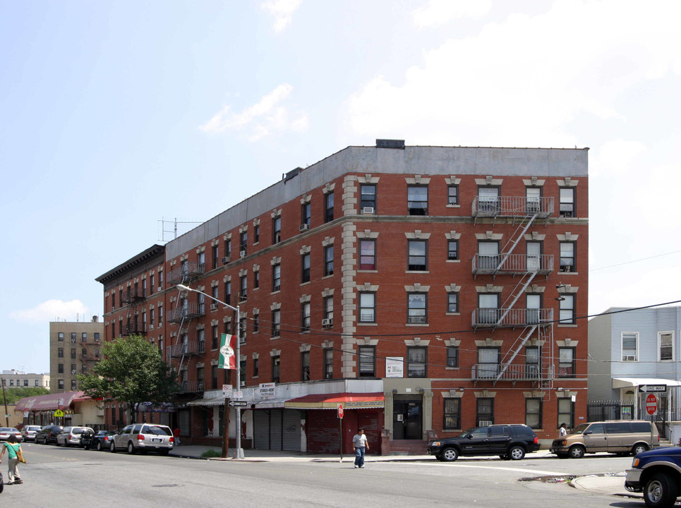 2340 Belmont Ave in Bronx, NY - Foto de edificio