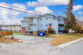 4307 75 St NW in Calgary, AB - Building Photo - Building Photo
