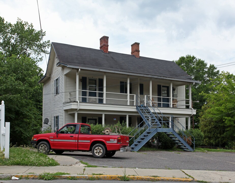 147 W Lebanon St in Mount Airy, NC - Foto de edificio