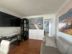 6780 SW 44th St in Miami, FL - Building Photo - Building Photo