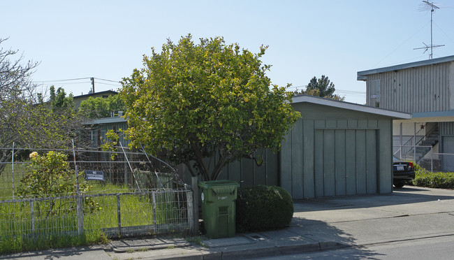 1721-1723 Elm St in El Cerrito, CA - Building Photo - Building Photo