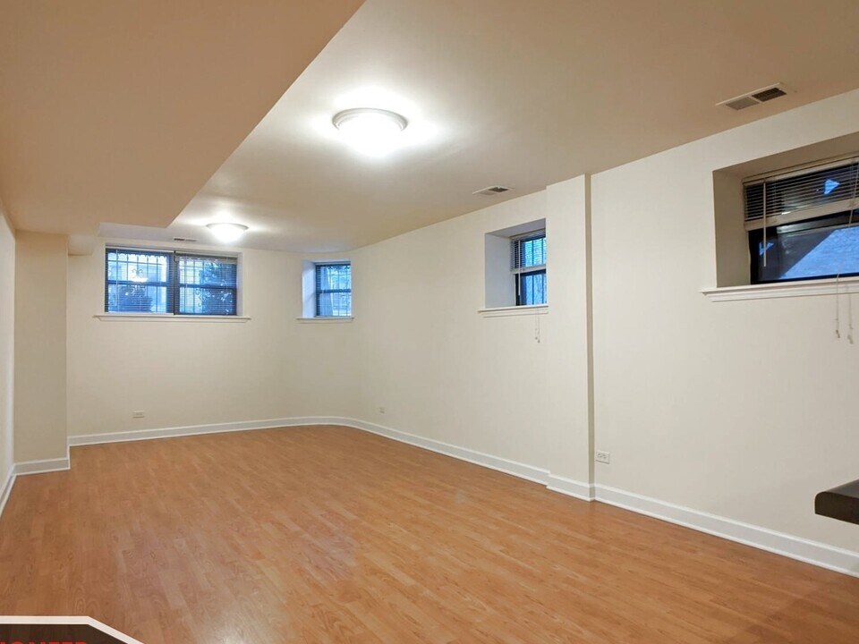 2134 W Concord Pl in Chicago, IL - Building Photo