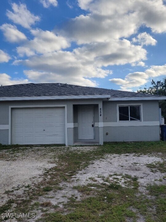 854 Motel St E in Lehigh Acres, FL - Building Photo