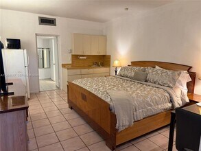 26 Diplomat Pkwy in Hallandale Beach, FL - Foto de edificio - Building Photo