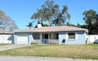 105 N Aurora Ave in Clearwater, FL - Building Photo