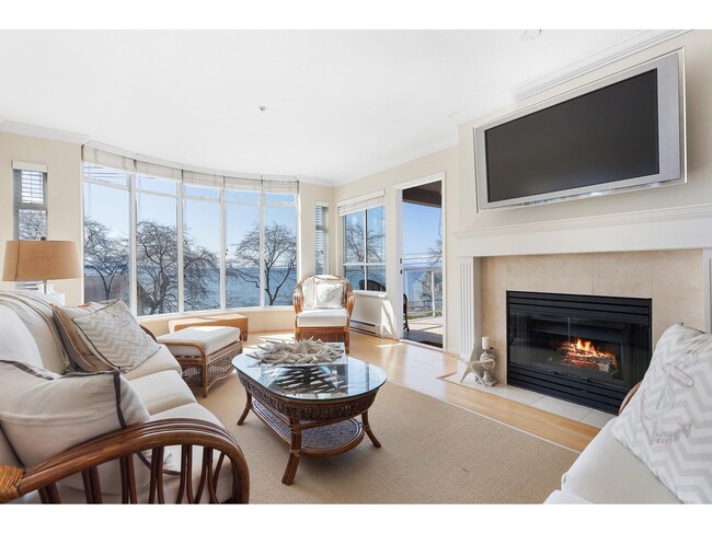 14965-14965 Marine Dr in White Rock, BC - Building Photo - Building Photo