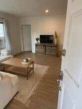 1715 Glendon Ave in Los Angeles, CA - Foto de edificio - Building Photo