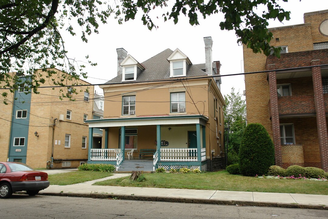 5925 Walnut St in Pittsburgh, PA - Foto de edificio