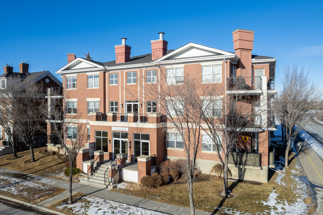 60 Promenade Way SE in Calgary, AB - Building Photo