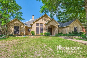 5003 Willow Park Dr in Arlington, TX - Building Photo - Building Photo