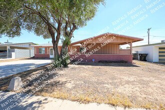 7901 E Kimsey Ln in Scottsdale, AZ - Building Photo - Building Photo