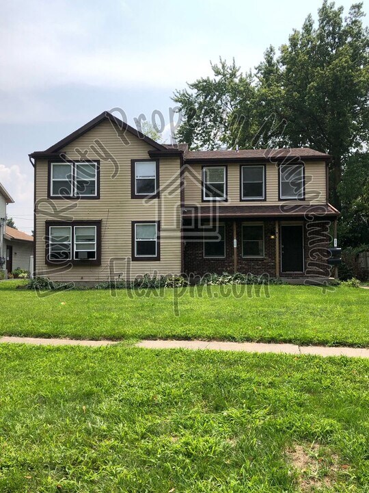 4667 Imperial Dr in Toledo, OH - Foto de edificio