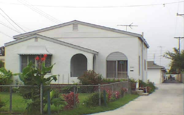 5123-5125 1/2 Elizabeth St in Cudahy, CA - Building Photo
