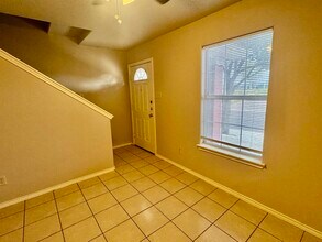 2801 S Bartlett Ave in Laredo, TX - Building Photo - Building Photo