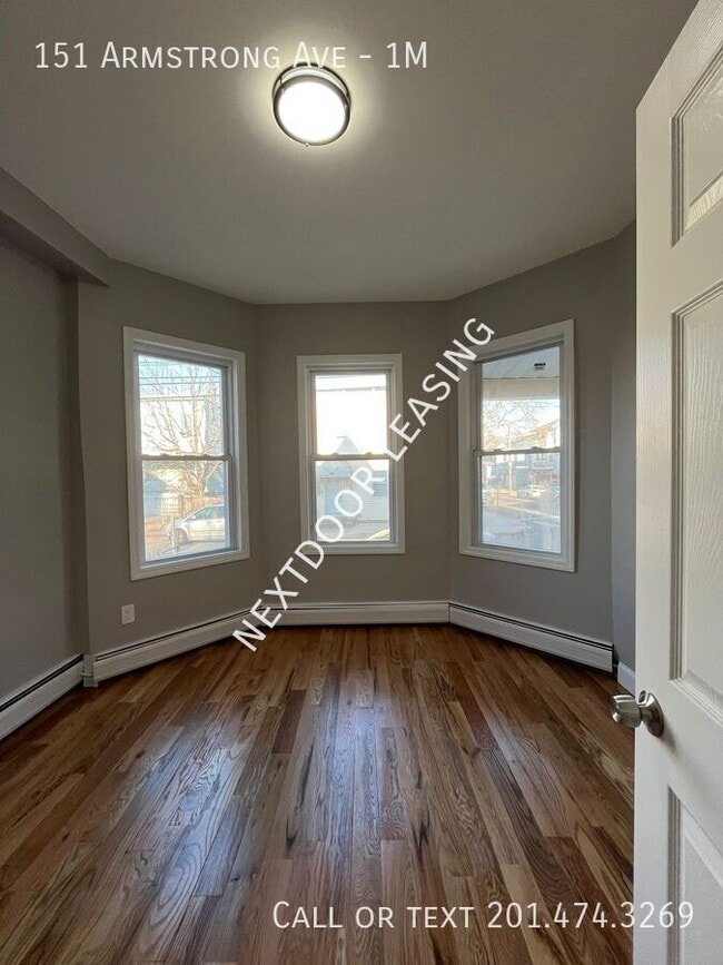 151 Armstrong Ave in Jersey City, NJ - Foto de edificio - Building Photo