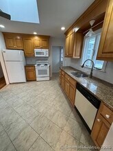 71 Schiller Rd in Fairfield, CT - Building Photo - Building Photo