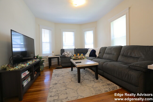 558 Washington St, Unit 2 in Boston, MA - Building Photo - Building Photo