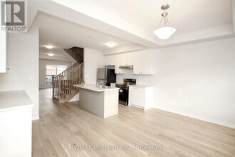 5893 Saigon St in Mississauga, ON - Building Photo - Building Photo