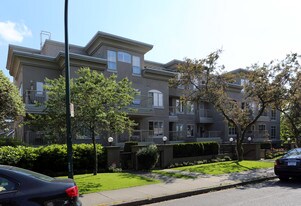 Trinity Place in Vancouver, BC - Building Photo