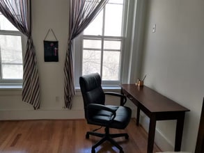 131 C St SE, Unit 3 in Washington, DC - Building Photo - Building Photo