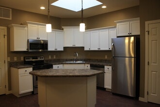 225 Belgrade Ave, Unit B in North Mankato, MN - Building Photo - Building Photo