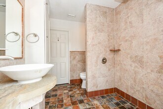 5015 Grape St in Houston, TX - Building Photo - Building Photo