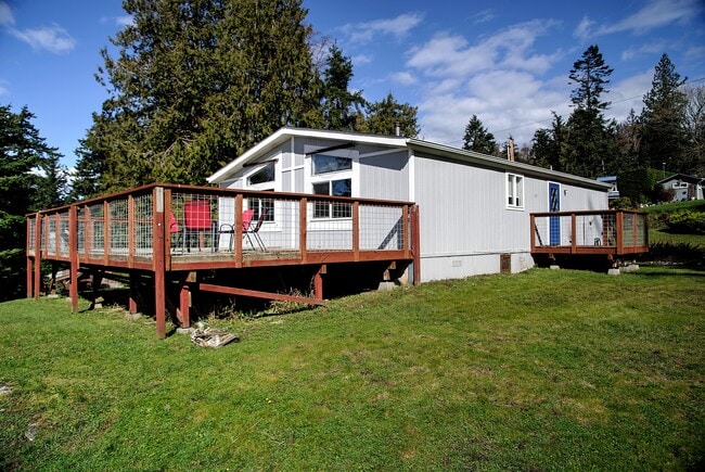 5170 W Shore Rd in Anacortes, WA - Building Photo - Building Photo