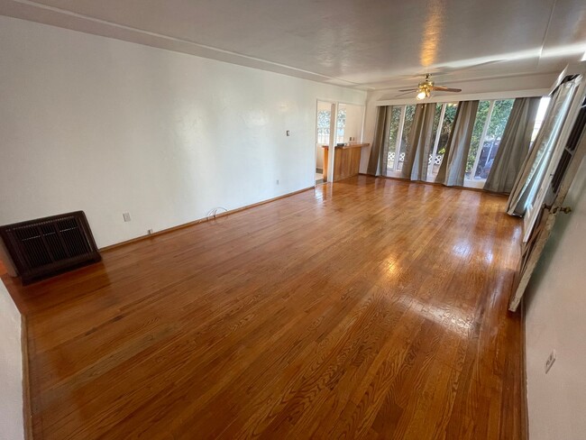 4687 Santa Cruz Ave in San Diego, CA - Building Photo - Building Photo