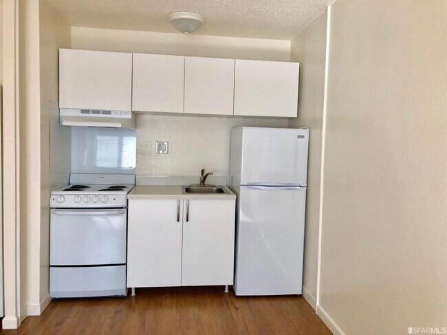 413 Huntington Ave-Unit -3 in San Bruno, CA - Building Photo - Building Photo