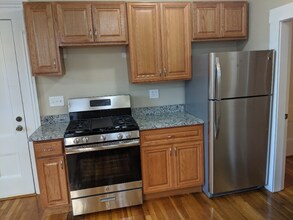 408 E Merrimack St, Unit 2 in Lowell, MA - Foto de edificio - Building Photo