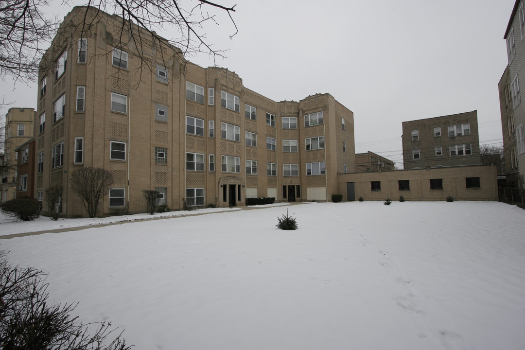 8025 Kilpatrick Ave in Skokie, IL - Building Photo