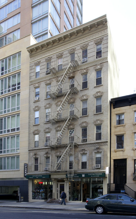 246 E 53rd St in New York, NY - Building Photo