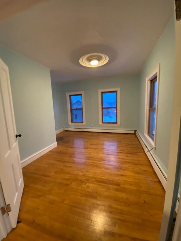 2 East St-Unit -2nd Floor in Rutland, VT - Foto de edificio - Building Photo