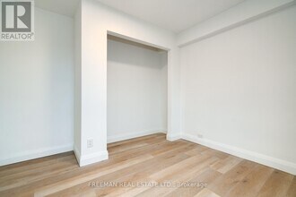 2707 Yonge St in Toronto, ON - Building Photo - Building Photo