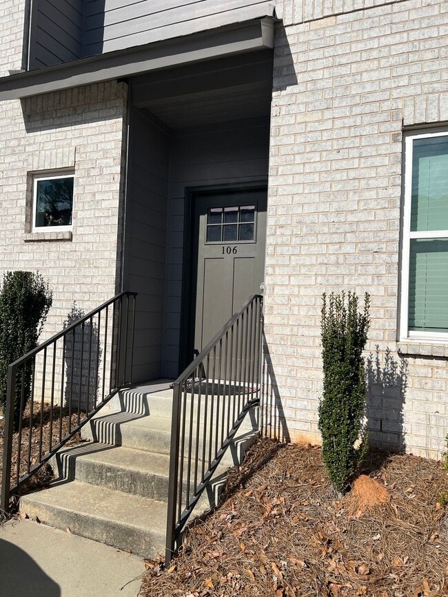 College Oaks E-106 in Auburn, AL - Foto de edificio - Building Photo